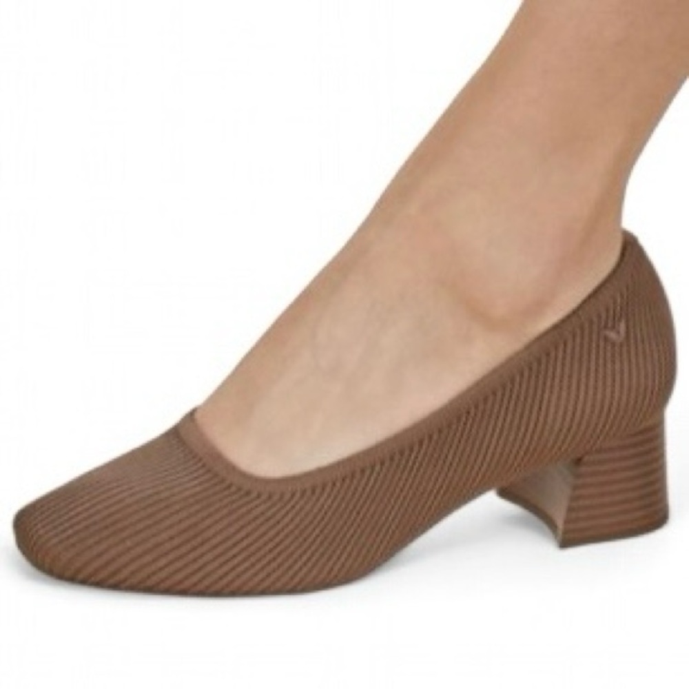 Vivaia Melody Pro Tan Square Toe Block Heel 7.5 (Size 38.5 EU)